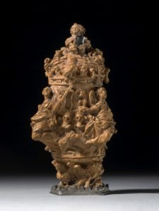 Reverse view of the perfume flask