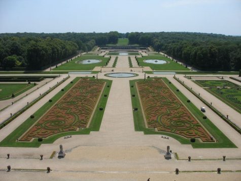 Vaux-le-Vicomte grounds by Esther Westerveld (Flickr: Kasteel van Vaux-le-Vicomte - Maincy) via Wikimedia Commons