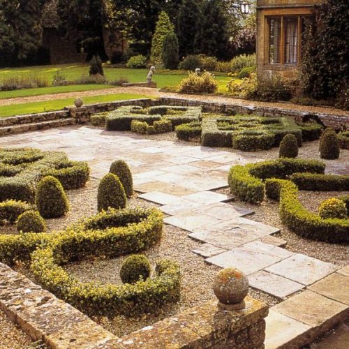 Barnsley House - Garden designer Rosemary Verey - famous garden in Gloucestershire England renowned for its knot garden 3