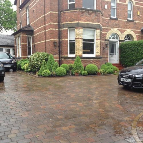 Knutsford - Cheshire - UK - Spring 2014 - Domestic front garden