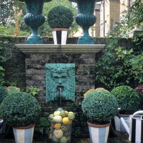 Noel - London garden designer noted for small gardens - 1